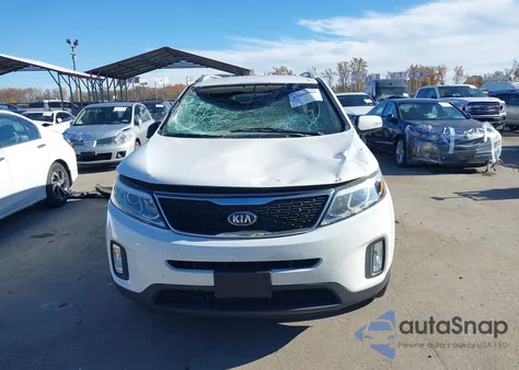 2015 Kia Sorento Lx z USA, uszkodzony, nr VIN 5XYKTDA6XFG555387